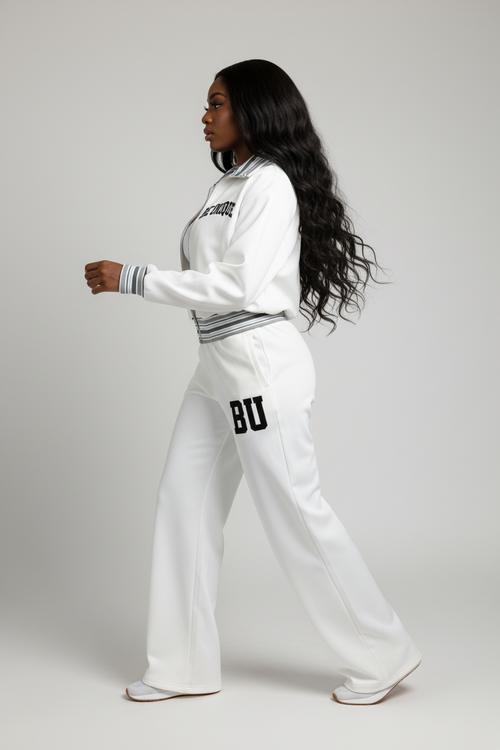 BE UNIQUE Varsity Set Side View