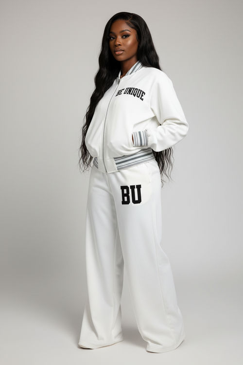 BE UNIQUE Varsity Set Three-Quarter View